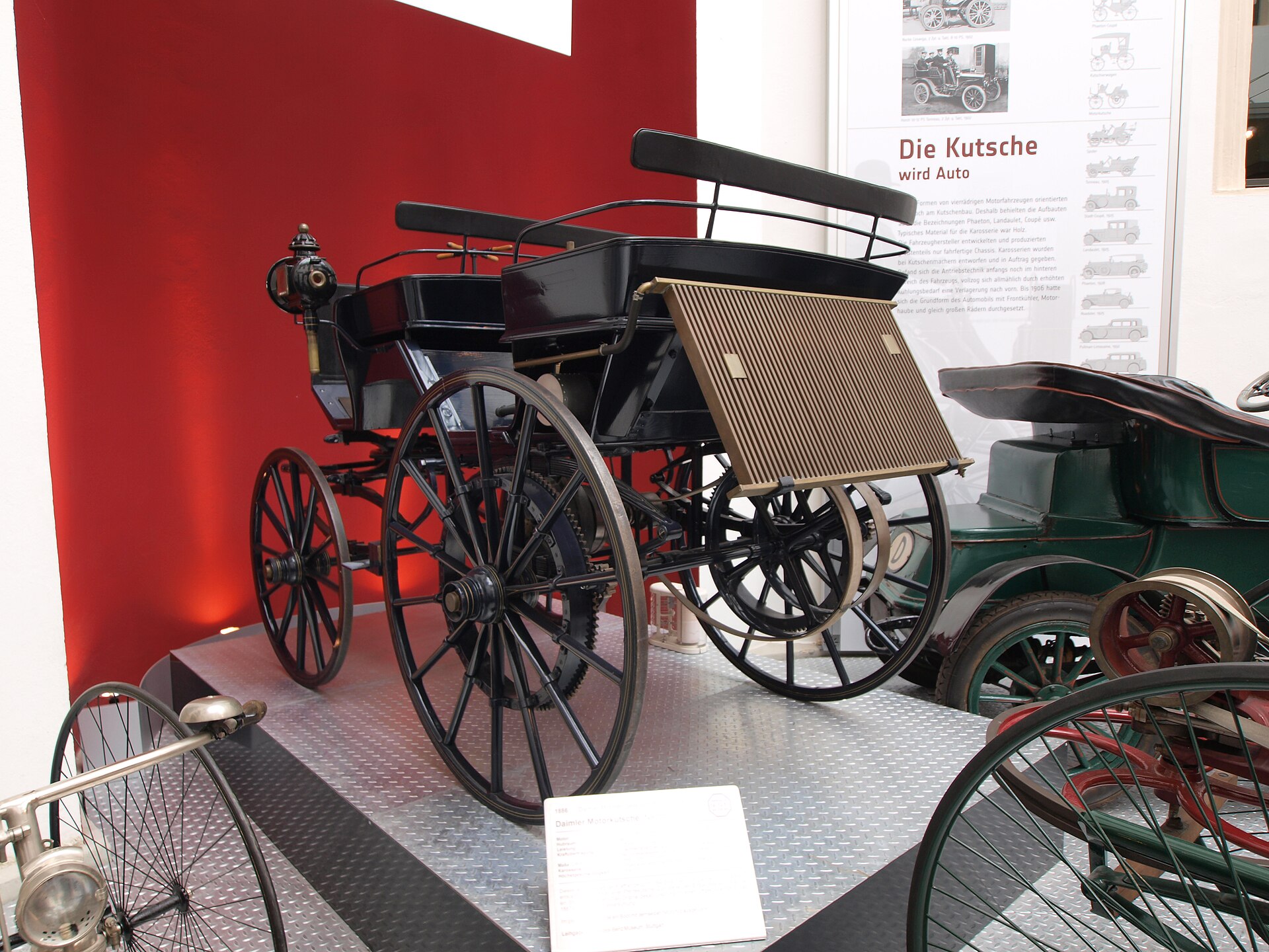 1886 Daimler Motorkutsche로 적힌 사진