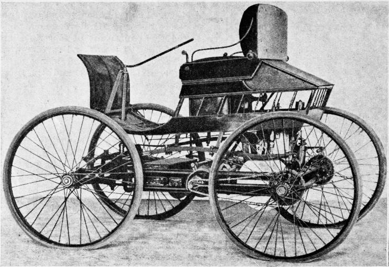 1920년 간행물에 실린 Duryea Motor Wagon (1894) 그림
