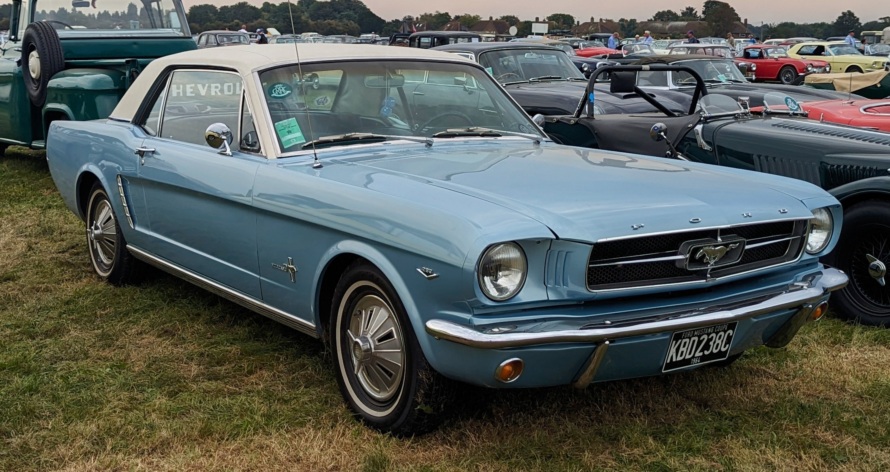 Ford Mustang이라고만 적힌 2023년 사진