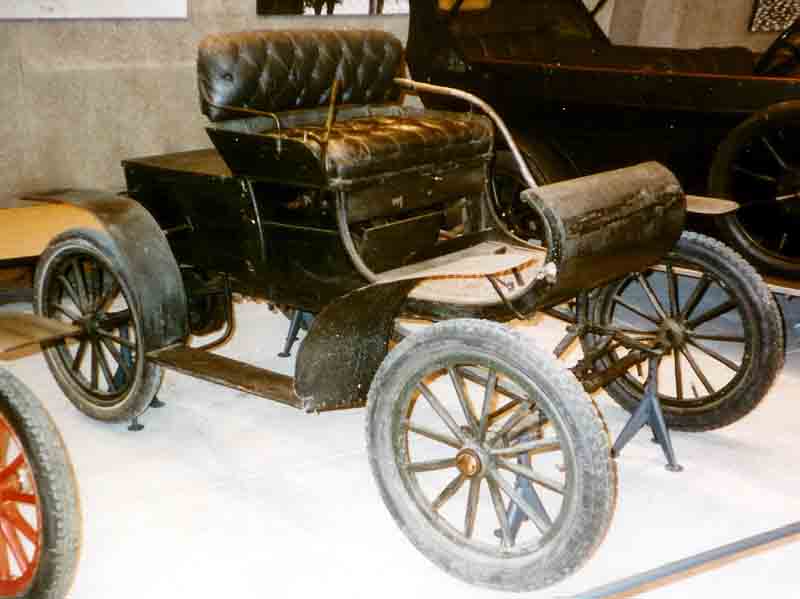 1902 Oldsmobile Curved Dash로 적힌 사진