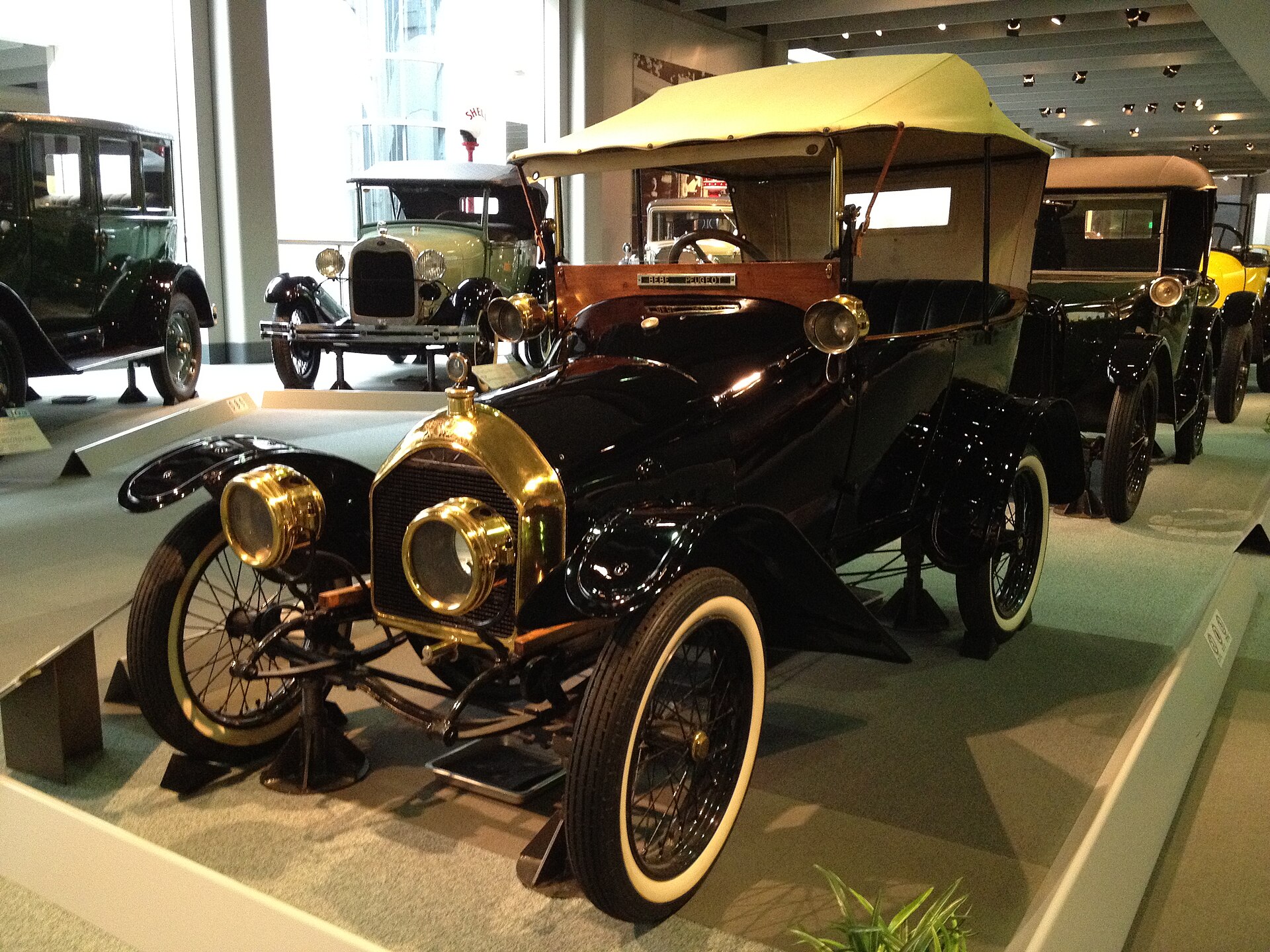 1913 Peugeot Bébé로 적힌 사진