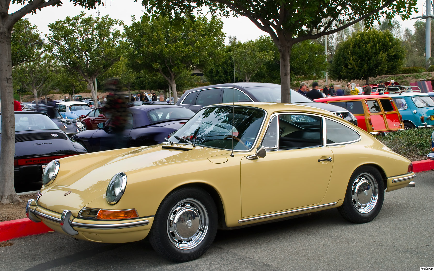 Early yellow Porsche 911